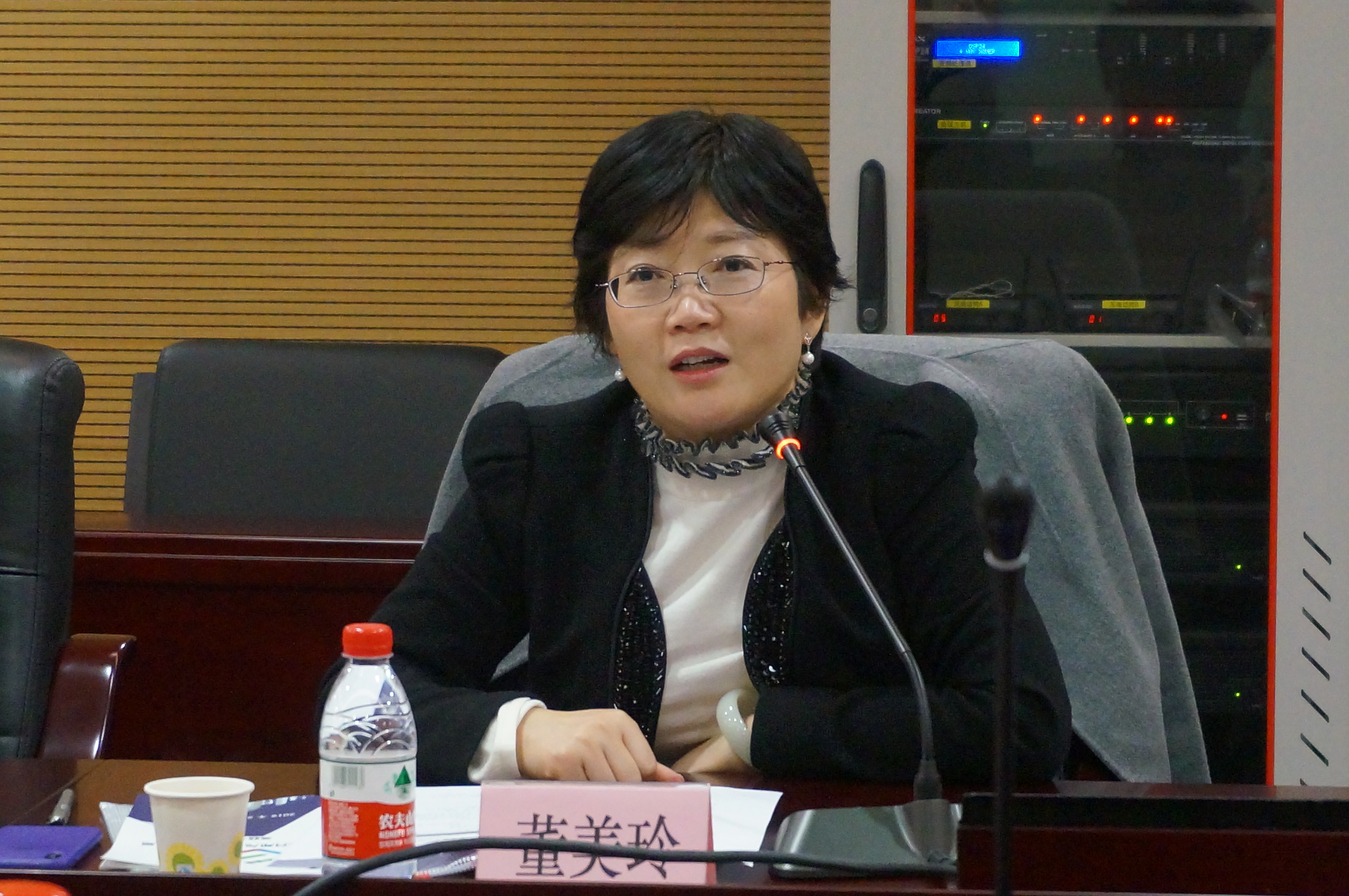 董美玲副经理代表学校致欢迎辞